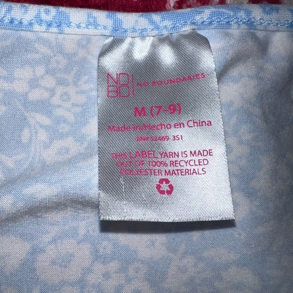 No Boundaries blouse. - Picture 3 of 6